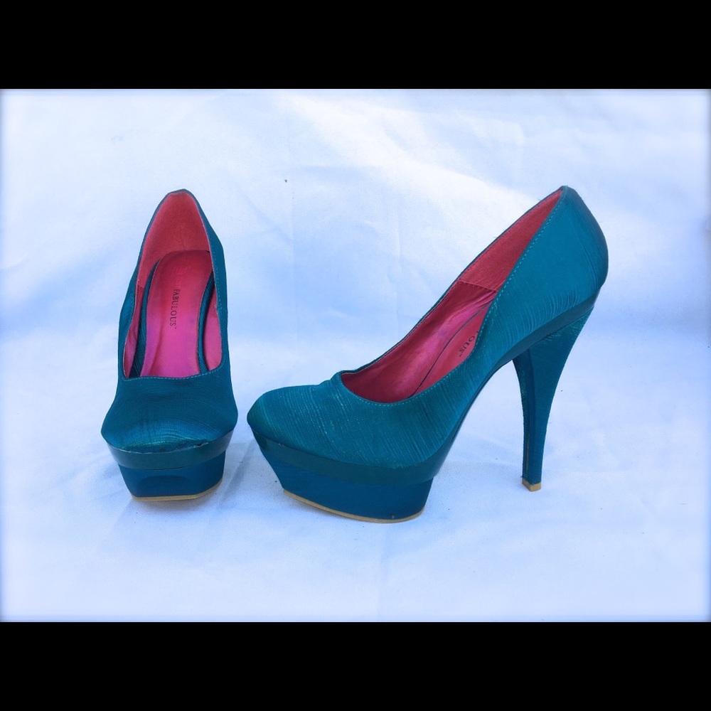 ❣️Price DROP ⬇️ Fabulous turquoise heels 002